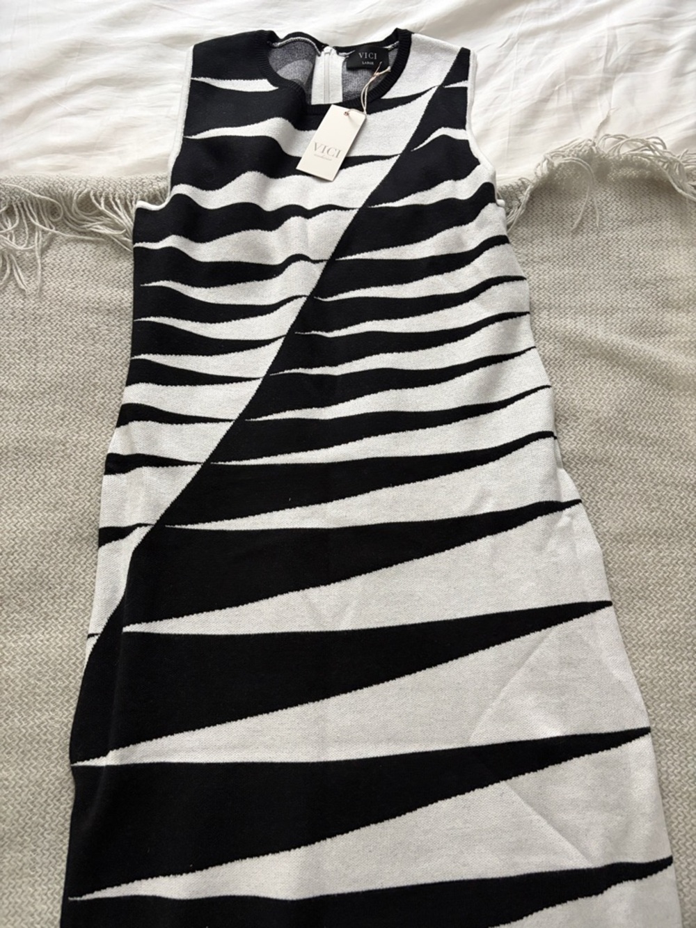 VICI collection Power Pose Abstract Knit Midi Dress - Picture 2 of 5
